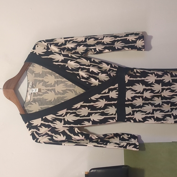 Diane Von Furstenberg wrap dress - Picture 3 of 7